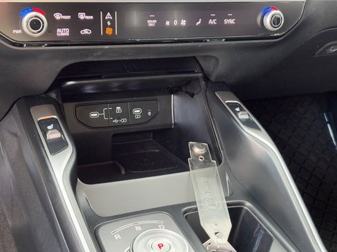 Used 2025 Kia Sorento EX image 24