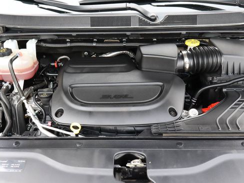 Used 2023 Chrysler Voyager LX FWD image 17
