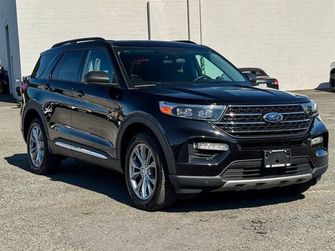 Used 2023 Ford Explorer XLT w/ Equipment Group 202A AWD/4WD image 1