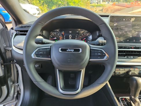 Used 2024 Jeep Compass Latitude AWD/4WD image 21