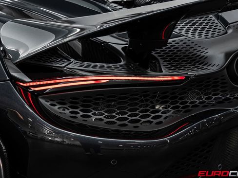 Used 2021 McLaren 765LT RWD image 28