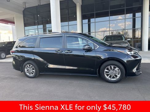 Used 2025 Toyota Sienna XLE w/ XLE Plus Package image 7