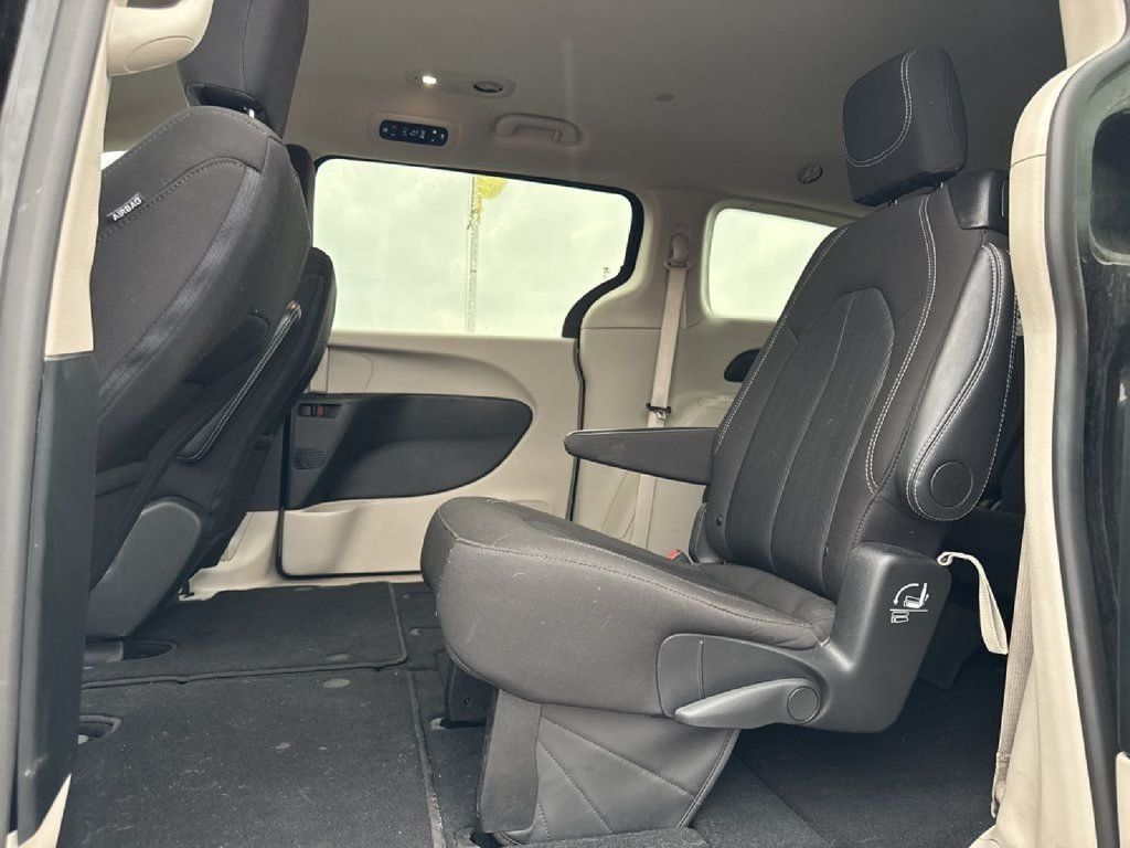 Used 2024 Chrysler Voyager LX FWD image 32