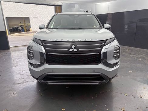 New 2025 Mitsubishi Outlander SE image 8