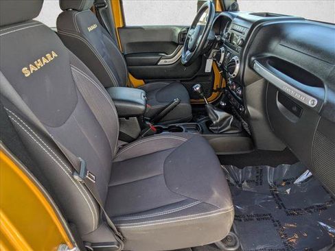 Used 2014 Jeep Wrangler Unlimited Sahara w/ Connectivity Group AWD/4WD image 20