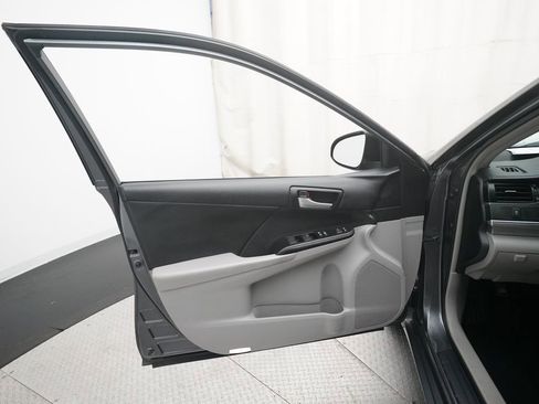 Used 2014 Toyota Camry LE FWD image 27
