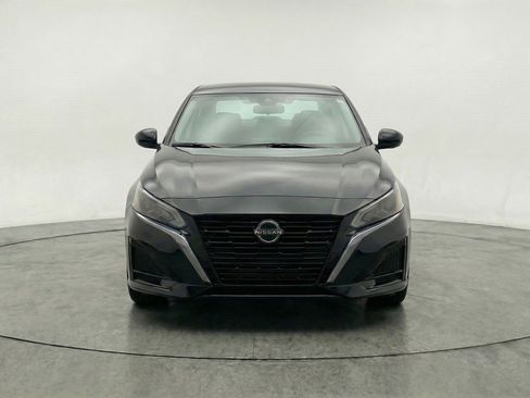 Used 2025 Nissan Altima 2.5 SV image 2