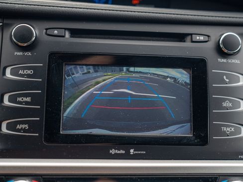 Used 2014 Toyota Highlander Plus FWD image 16