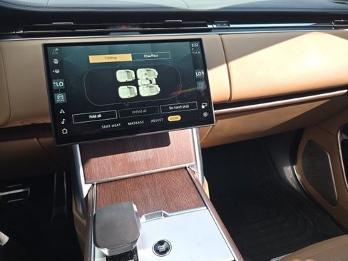 Used 2025 Land Rover Range Rover Autobiography image 17