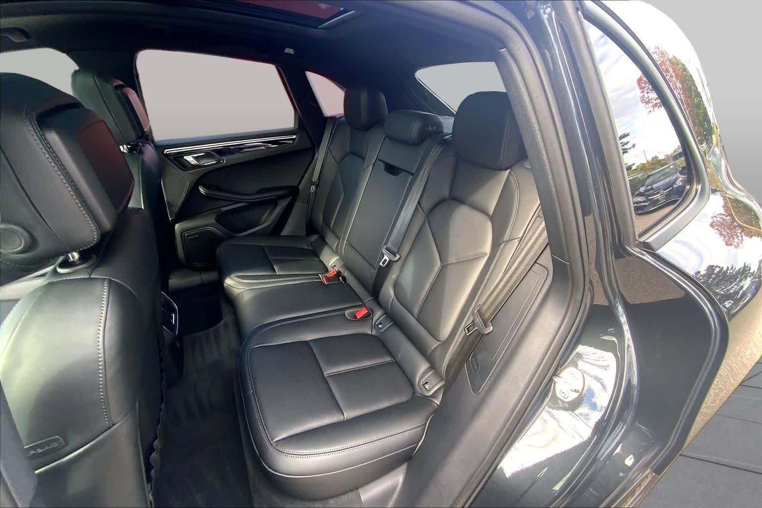 Used 2026 Porsche Macan AWD/4WD image 38