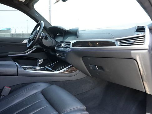 Used 2021 BMW X7 xDrive40i w/ M Sport Package AWD/4WD image 21