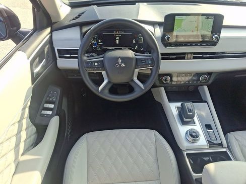 Used 2024 Mitsubishi Outlander SEL image 13