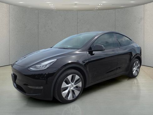 Used 2023 Tesla Model Y Long Range AWD/4WD image 10