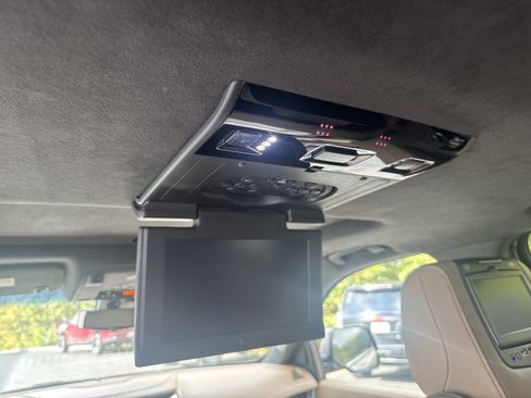 Used 2019 Cadillac Escalade Platinum AWD/4WD image 26