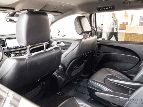 Used 2022 Chrysler Pacifica Touring-L w/ S Appearance Package FWD image 31