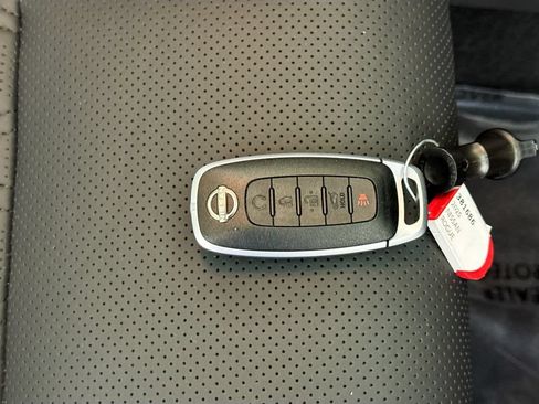 Used 2025 Nissan Rogue Platinum w/ Platinum Premium Package FWD image 42