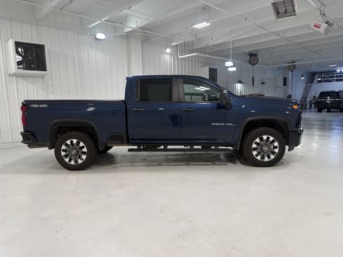 Used 2021 Chevrolet Silverado 2500 Custom w/ Custom Value Package AWD/4WD image 6