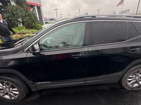 Used 2023 GMC Terrain SLT AWD/4WD image 4