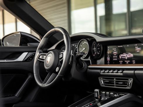 Certified 2020 Porsche 911 Carrera 4S AWD/4WD image 39