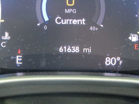 Used 2023 Chrysler Pacifica Touring-L FWD image 27