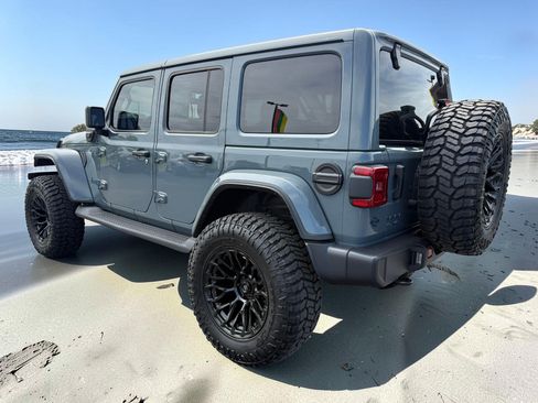 Used 2025 Jeep Wrangler Unlimited Sahara AWD/4WD image 8