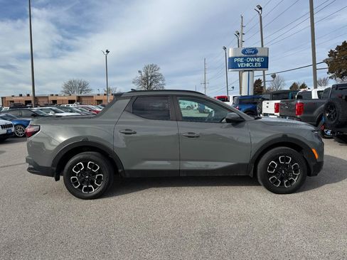 Used 2023 Hyundai Santa Cruz SEL Premium image 2