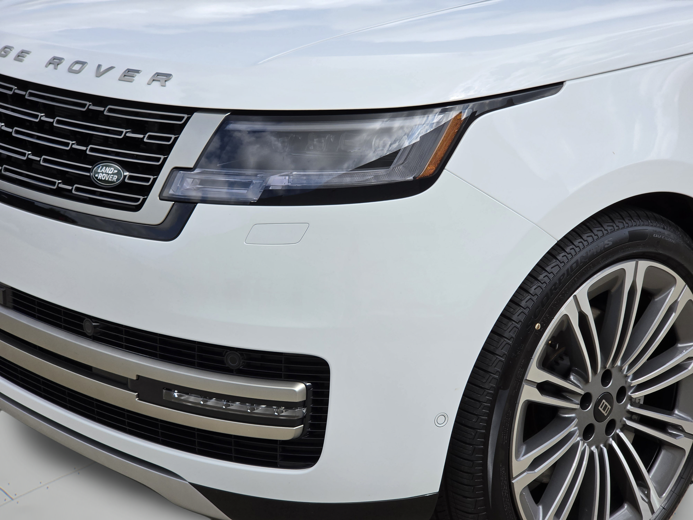 New 2027 Land Rover Range Rover Long Wheelbase SE AWD/4WD image 30