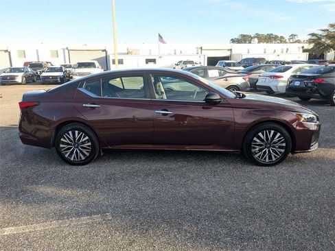 Used 2025 Nissan Altima 2.5 SV image 3
