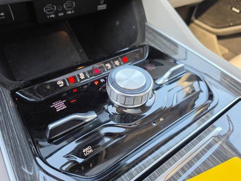 Used 2022 Jeep Wagoneer Series III w/ Premium Group I image 52