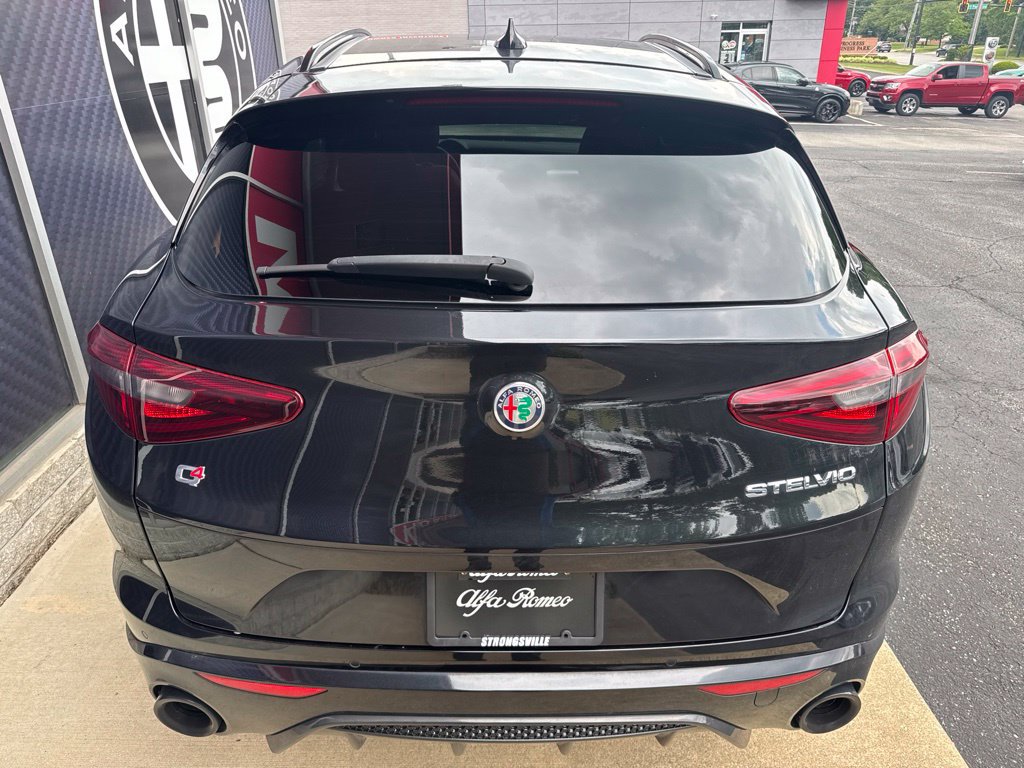 Used 2023 Alfa Romeo Stelvio Veloce AWD/4WD image 11
