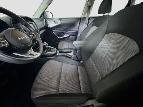 Used 2025 Kia Soul LX w/ LX Technology Package FWD image 13