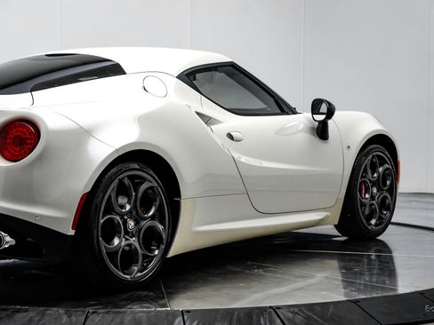 Used 2015 Alfa Romeo 4C Coupe w/ Leather Interior Group image 18