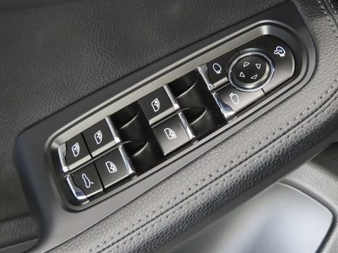 Certified 2026 Porsche Macan AWD/4WD image 37