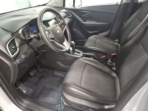Used 2018 Chevrolet Trax LT w/ LT Convenience Package image 13