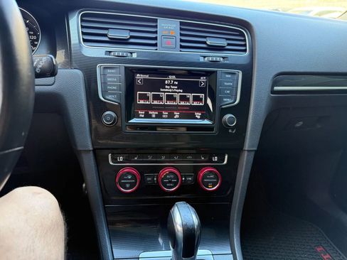 Used 2015 Volkswagen GTI SE image 18