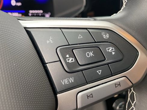 Used 2024 Volkswagen Taos SE image 31