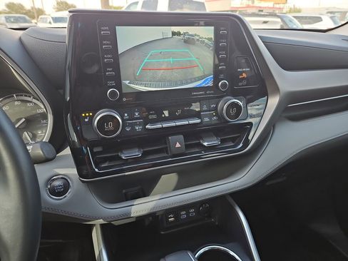 Used 2022 Toyota Highlander XLE image 21