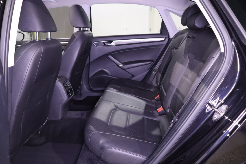 Used 2018 Volkswagen Passat 2.0T SE FWD image 29