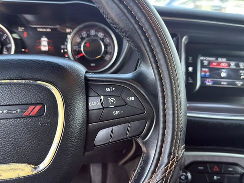 Used 2015 Dodge Challenger SXT RWD image 15