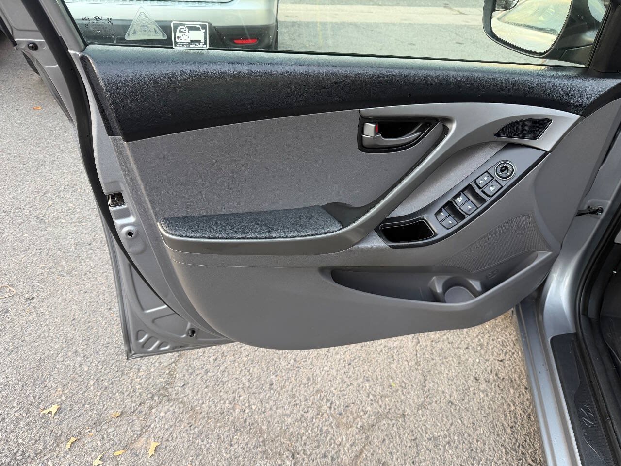 Used 2015 Hyundai Elantra SE FWD image 16
