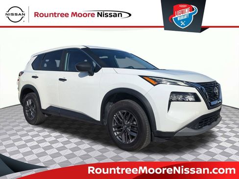 Used 2023 Nissan Rogue S image 1