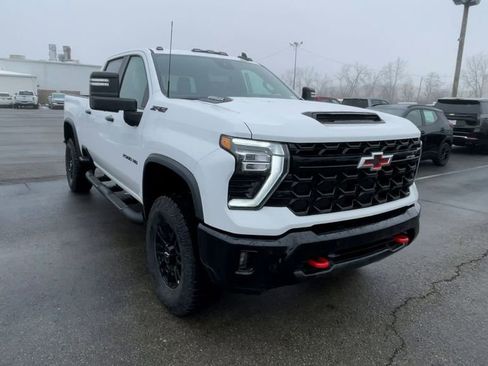 New 2026 Chevrolet Silverado 2500 ZR2 w/ LPO, Dark Essentials Package image 4