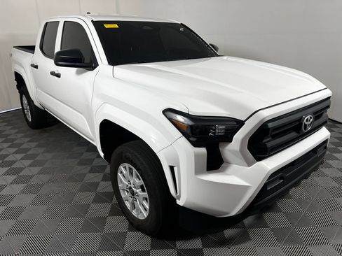 Used 2025 Toyota Tacoma SR RWD image 3