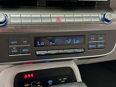 Used 2025 Hyundai Kona SEL AWD/4WD image 23
