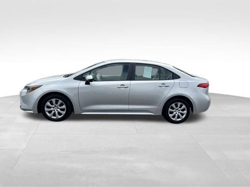 Used 2025 Toyota Corolla LE FWD image 4