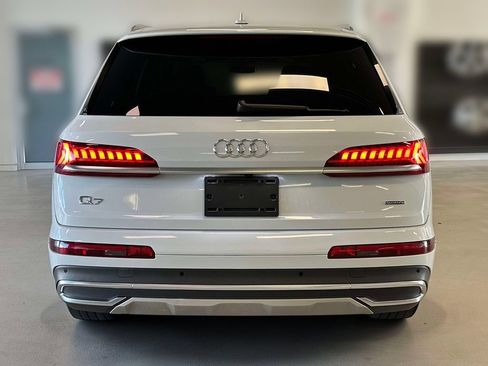 Used 2022 Audi Q7 3.0T Premium Plus w/ Premium Plus Package AWD/4WD image 5