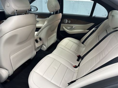 Used 2019 Mercedes-Benz E 300 4MATIC image 3