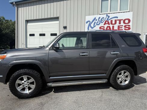 Used 2011 Toyota 4Runner SR5 w/ Premium Pkg w/Leather AWD/4WD image 11