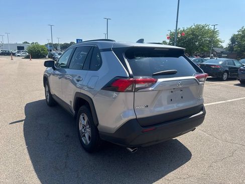 Used 2025 Toyota RAV4 XLE AWD/4WD image 5