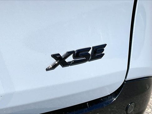 Used 2025 Toyota Sienna XSE AWD/4WD image 9
